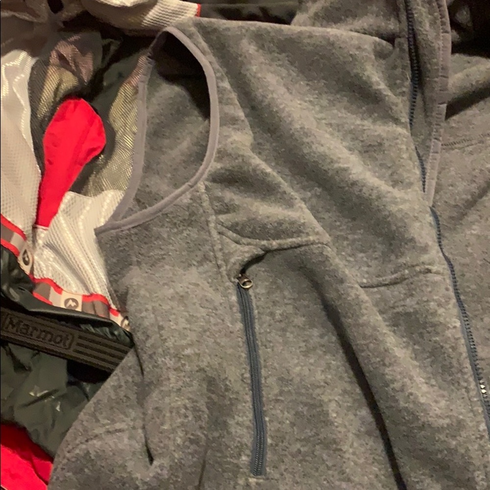 EUC Marmot red, white, and grey ski jacket men’s L - Picture 11 of 13
